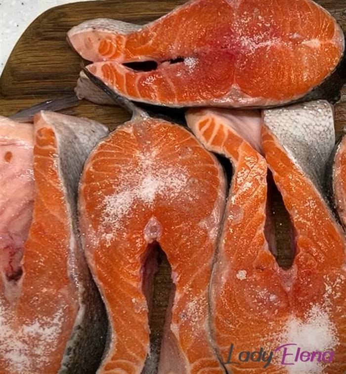 Форель на сковороді